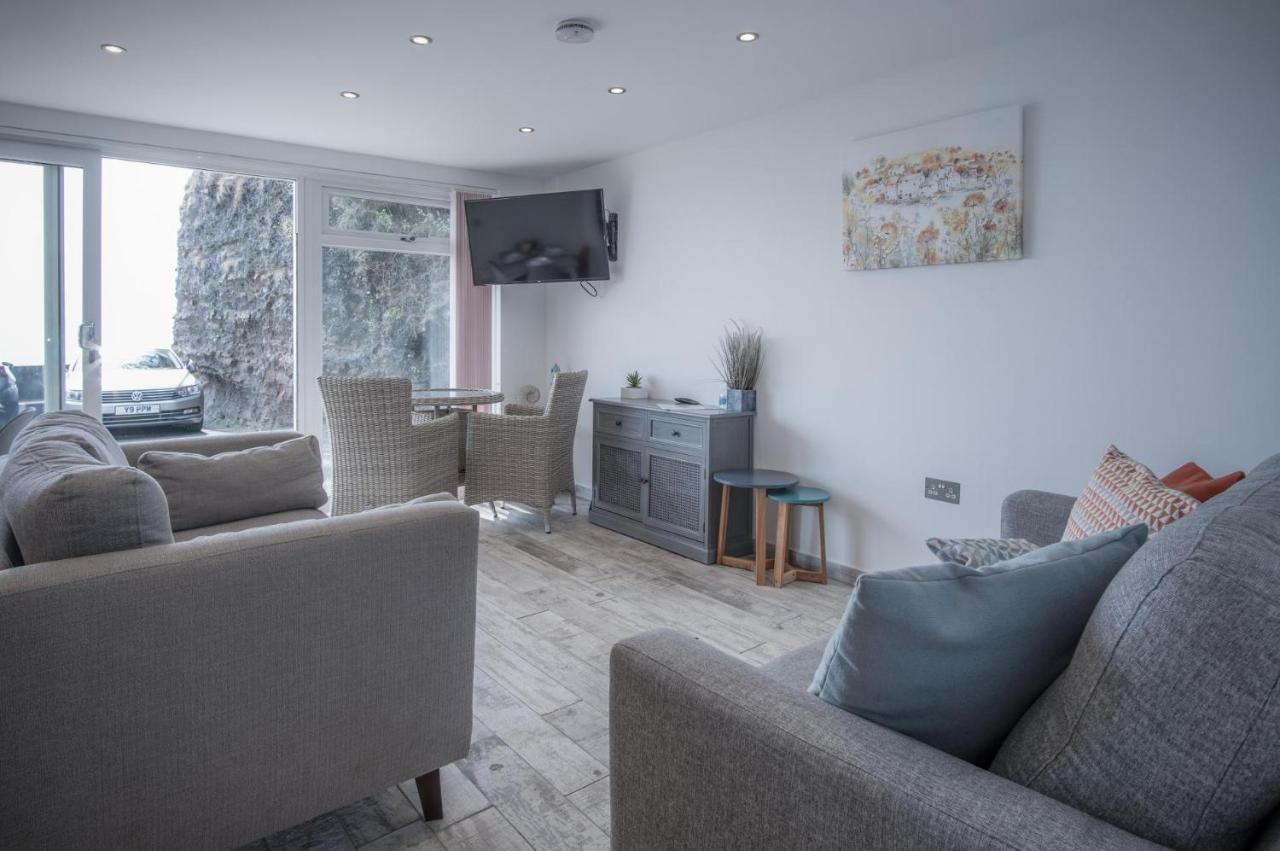 Court - 1 Bedroom - Apartment *