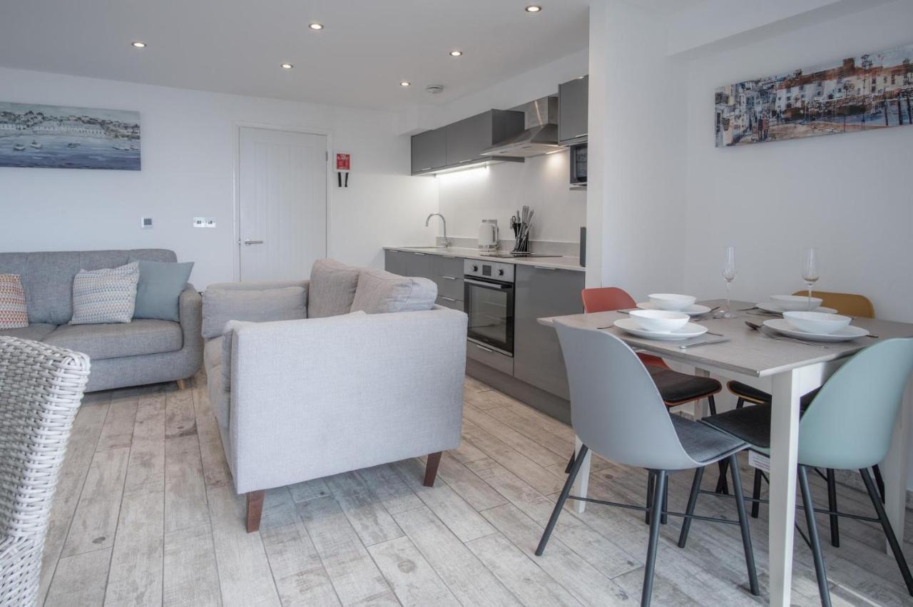 Apartment Court - 1 Bedroom - *
