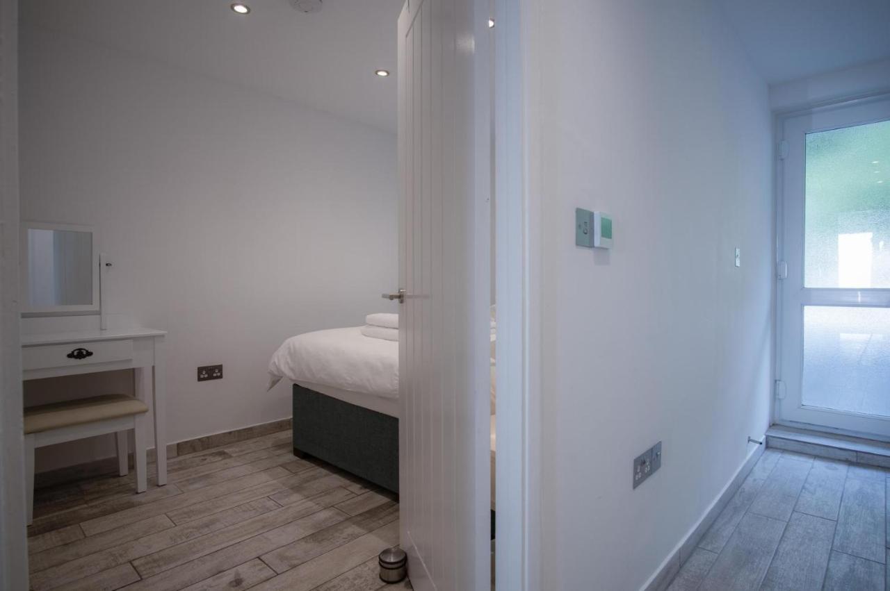 Court - 1 Bedroom - Apartment *
