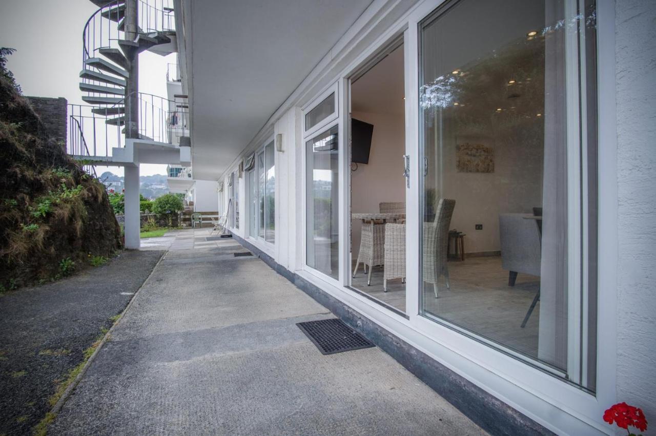 Apartment Court - 1 Bedroom - *